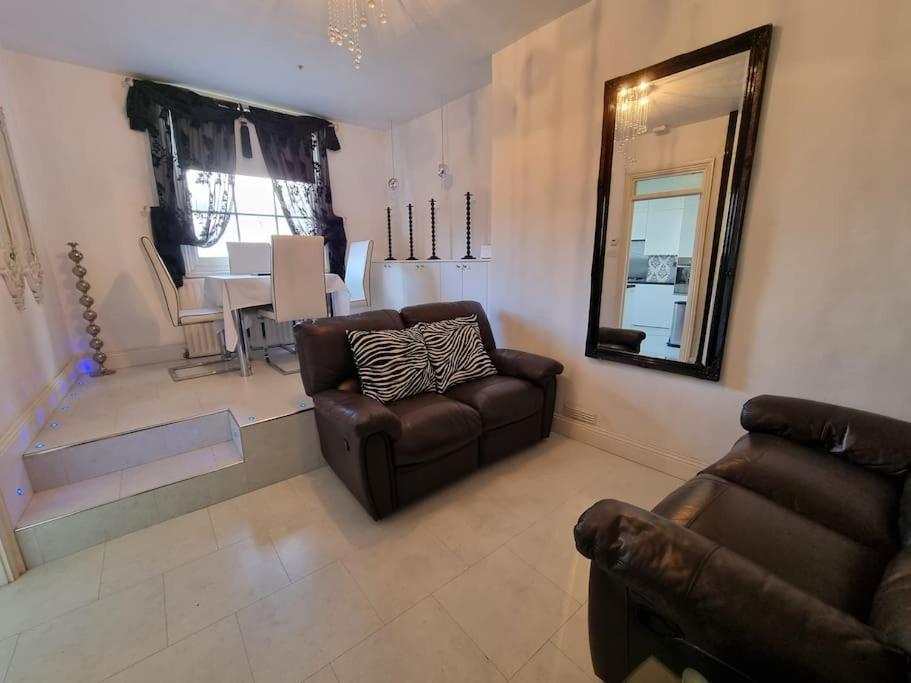 Beautiful Apartment In The Heart Of Rochester Rochester  Exteriör bild