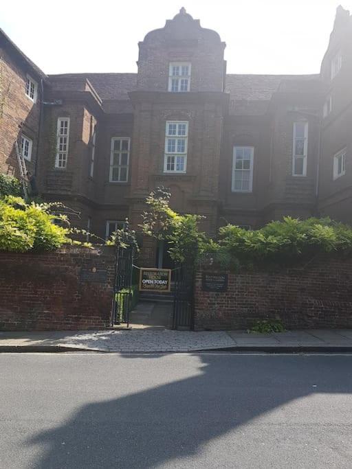 Beautiful Apartment In The Heart Of Rochester Rochester  Exteriör bild
